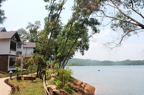 Một góc Khu du lịch sinh thái hồ Phú Ninh (Quảng Nam)